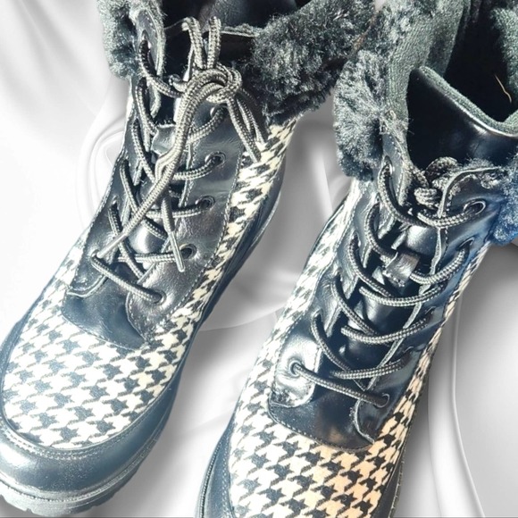 Louna Cold Weather Boot - Picture 1 of 8